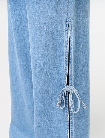 Calças de ganga wide leg largas com laços fantasia na bainha