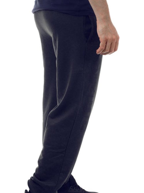 Calças de Jogging Umbro Leisur Light para Homem Azul-Marinho/Preto - Kiabi Calças de Jogging Umbro Leisur Light para Homem Azul-Marinho/Preto - Kiabi