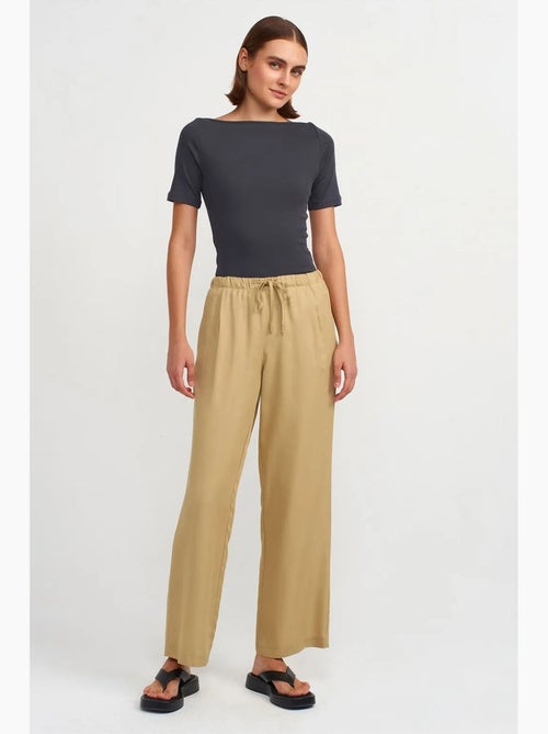 Calças de mulher em tencel de perna larga com cintura com cordão dilvin - Kiabi Calças de mulher em tencel de perna larga com cintura com cordão dilvin - Kiabi