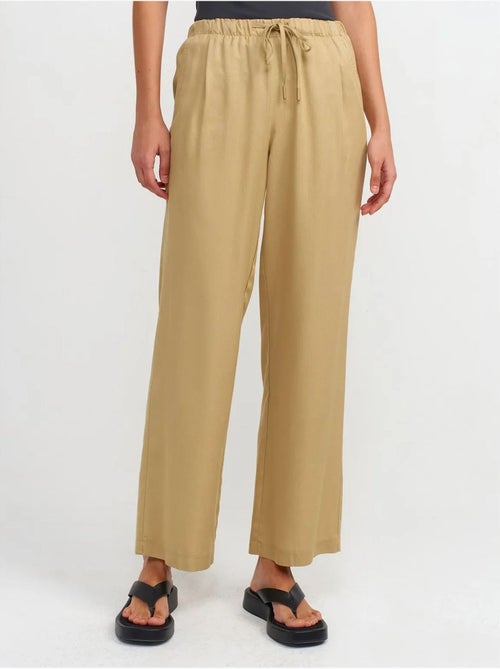 Calças de mulher em tencel de perna larga com cintura com cordão dilvin - Kiabi Calças de mulher em tencel de perna larga com cintura com cordão dilvin - Kiabi