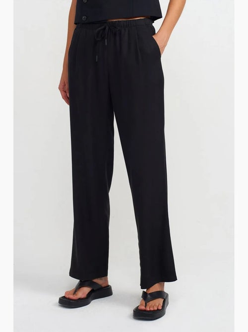 Calças de mulher em tencel de perna larga com cintura com cordão dilvin - Kiabi Calças de mulher em tencel de perna larga com cintura com cordão dilvin - Kiabi