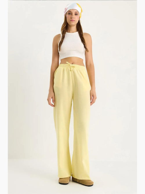 Calças de perna larga relaxed fit com cordão lucci - Kiabi Calças de perna larga relaxed fit com cordão lucci - Kiabi