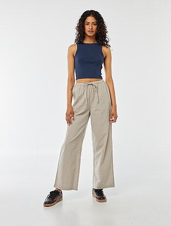 Calças de pijama às riscas