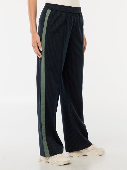 Calças de pinças com faixas laterais - Kiabi