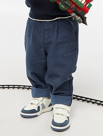 Calças em sarja com 2 bolsos verdadeiros