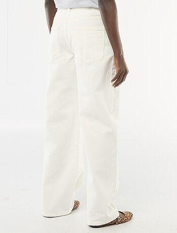 Calças de sarja com abertura assimétrica