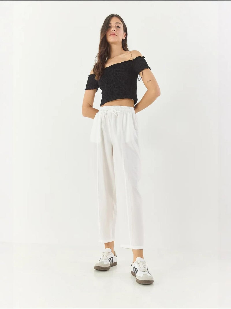 Calças de verão com cinto e corte cenoura com detalhes de bolso lucci Branco - Kiabi