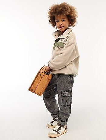 Calças elásticas com vários bolsos