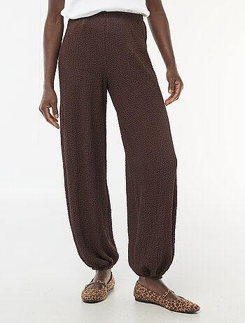 Calças em malha crinkle