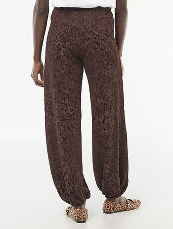 Calças em malha crinkle