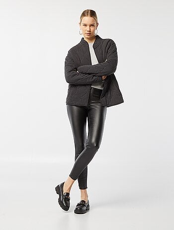 Calças em pele sintética