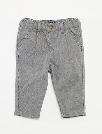 Calças em sarja com 2 bolsos verdadeiros