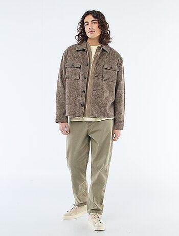 Calças estilo carpinteiro