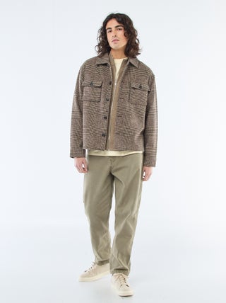 Calças estilo carpinteiro