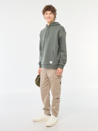 Calças estilo 'jogger' com vários bolsos