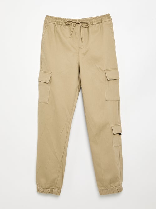 Calças estilo 'jogger' com vários bolsos - Kiabi