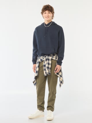 Calças estilo 'jogger' com vários bolsos