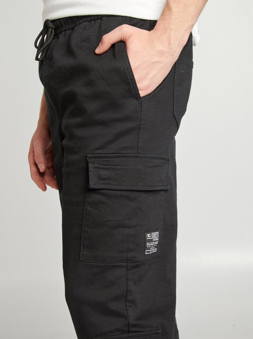 Calças estilo 'jogger' com vários bolsos - Kiabi