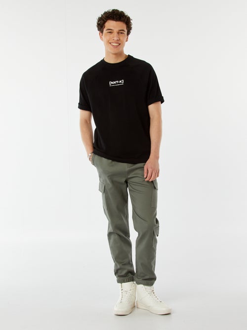 Calças estilo 'jogger' com vários bolsos - Kiabi