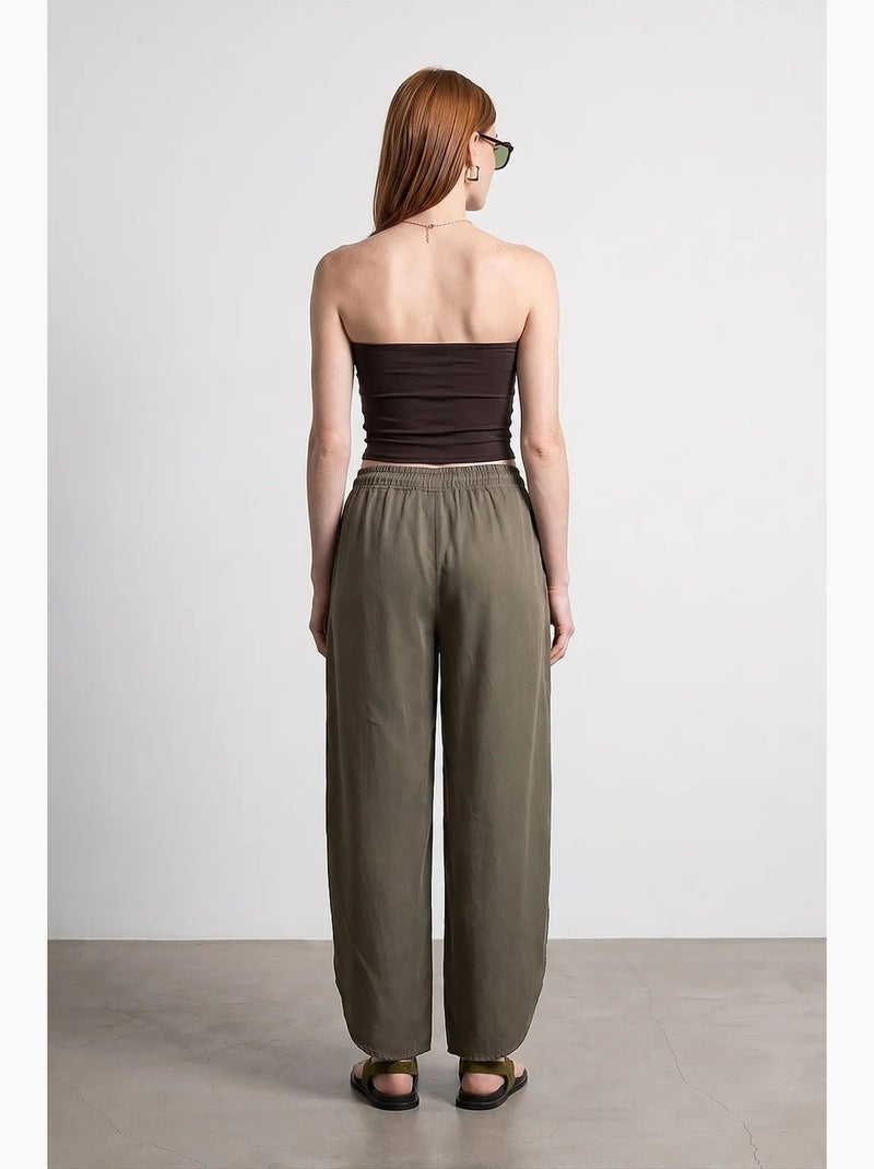 Calças femininas de crepe de tencel de perna larga com fenda dilvin Cáqui - Kiabi