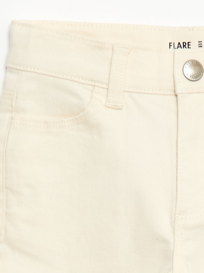 Calças flare - Corte + ajustado Branco - Kiabi