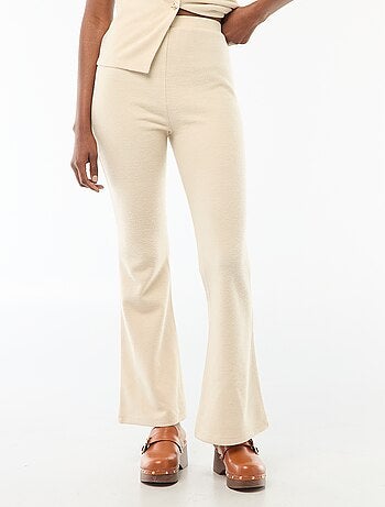 Calças flare em malha macia