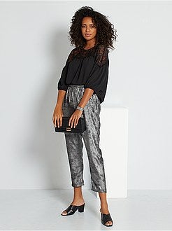 Calças fluidas acetinadas - Kiabi