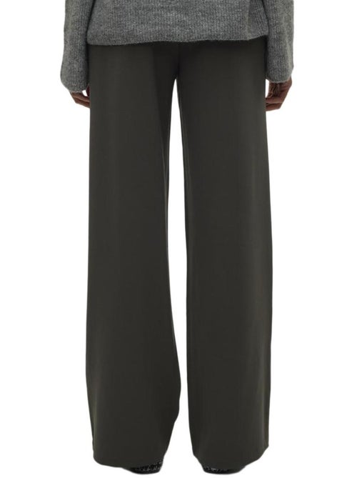 Calças Fluidas Cinzento Escuro Vero Moda Berlin para Mulher - Kiabi Calças Fluidas Cinzento Escuro Vero Moda Berlin para Mulher - Kiabi