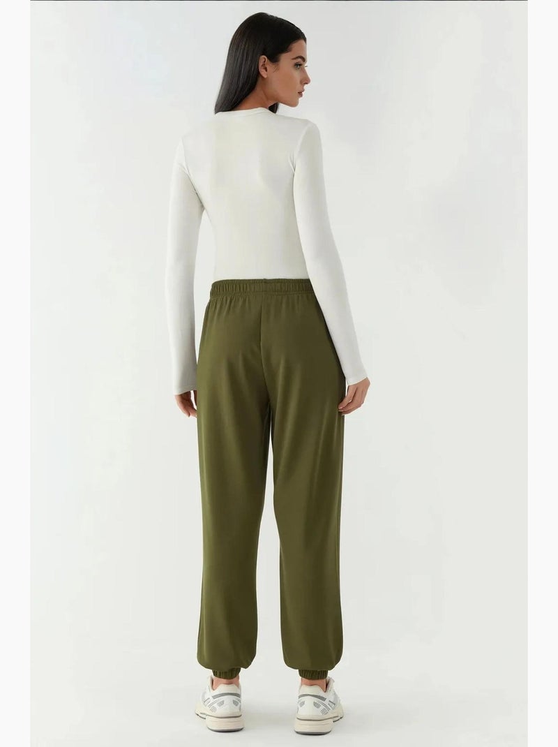 Calças jogger com cintura elástica e toque de modal hiccup Cáqui - Kiabi