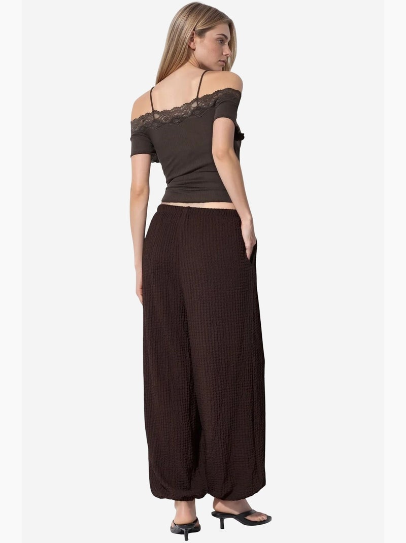 Calças jogger femininas em tecido busem Castanho-chocolate - Kiabi