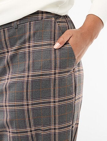 Calças largas aos quadrados