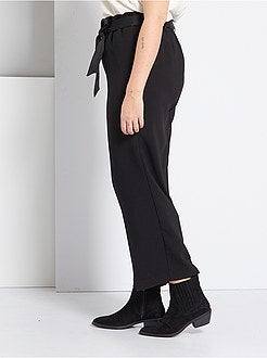 Calças largas cinto acetinado - Kiabi