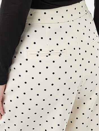 Calças largas com bolinhas