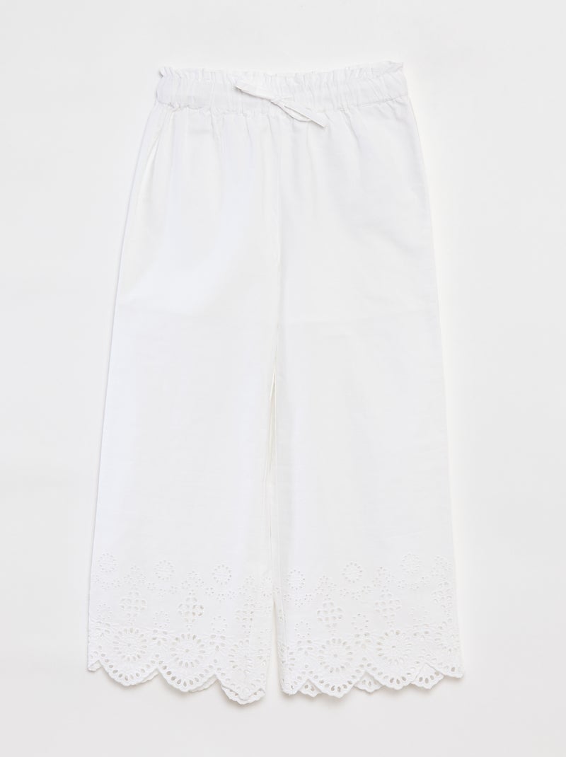 Calças largas com bordado inglês Branco - Kiabi
