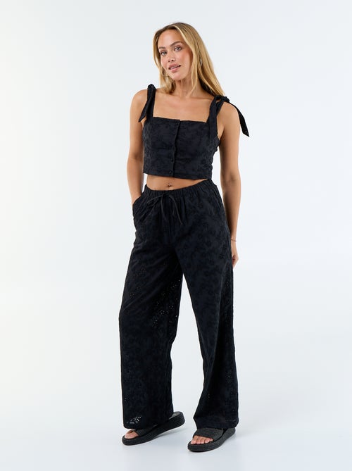 Calças largas com bordado inglês em algodão liso - Kiabi