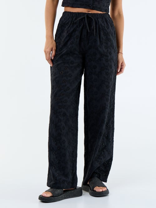 Calças largas com bordado inglês em algodão liso - Kiabi