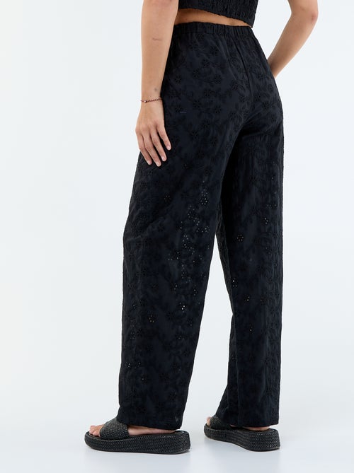 Calças largas com bordado inglês em algodão liso - Kiabi