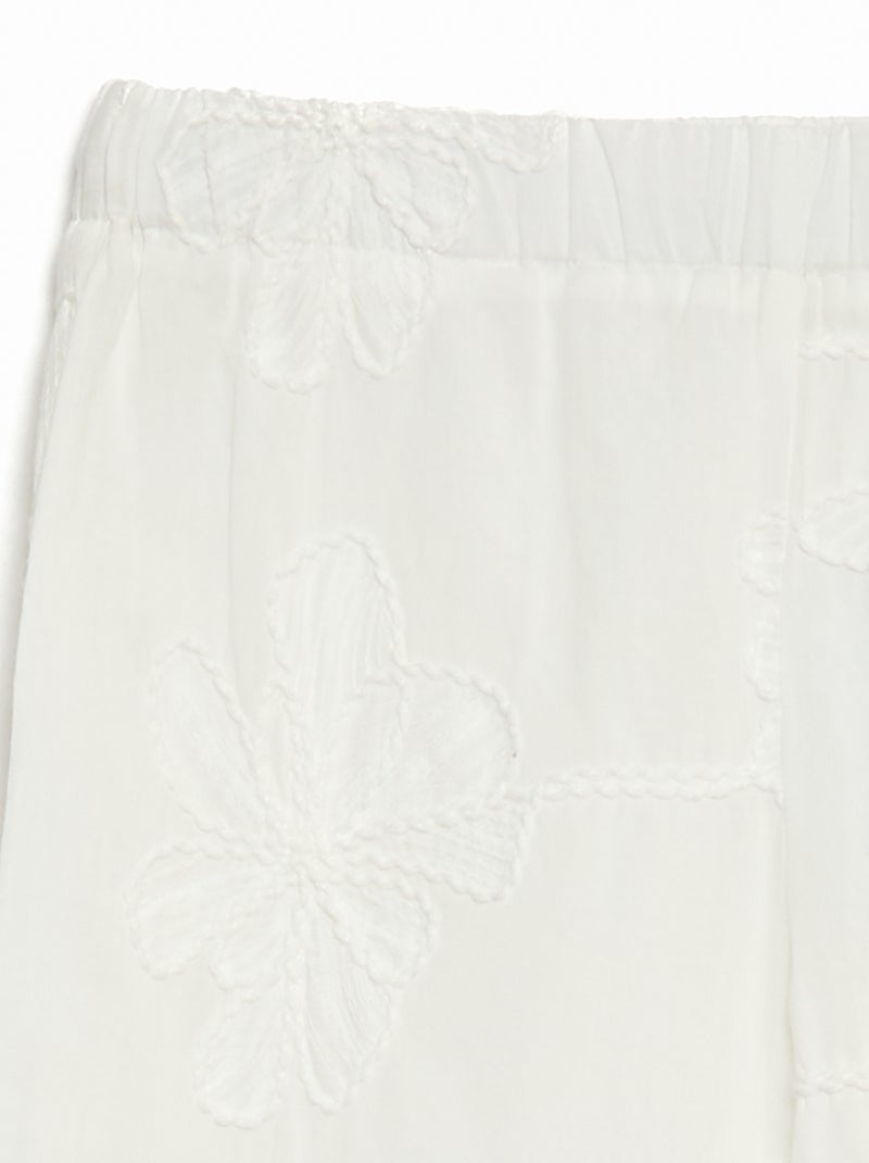 Calças largas com bordados Branco - Kiabi