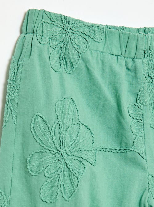 Calças largas com bordados - Kiabi