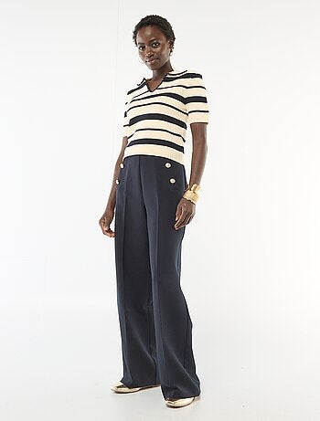 Calças largas com botões estilo marinheiro