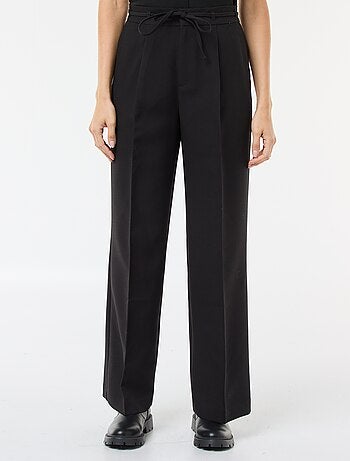 Calças largas com cinto de laço