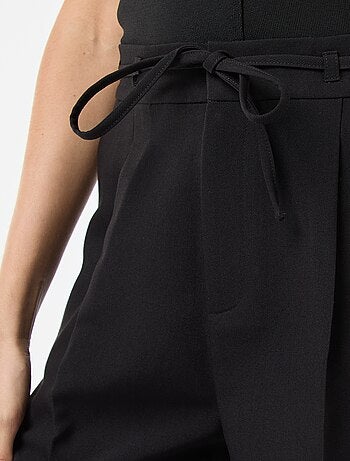 Calças largas com cinto de laço