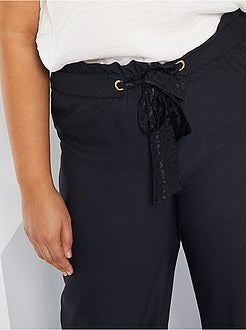 Calças largas com cinto - Kiabi