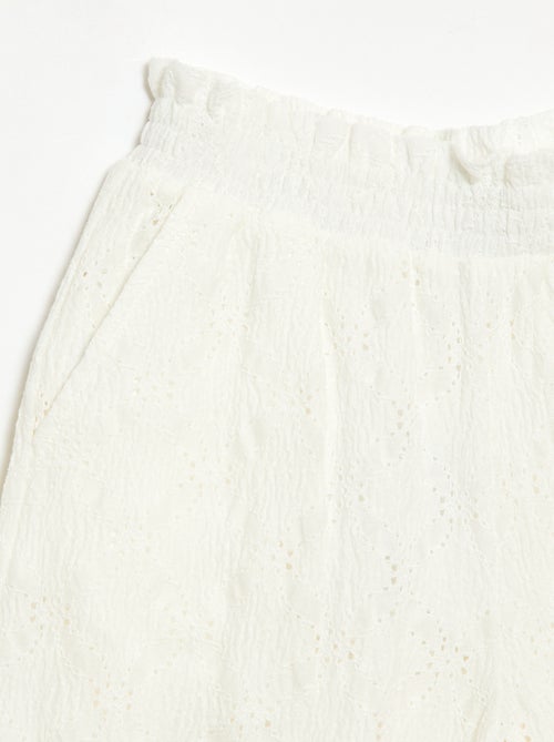 Calças largas em bordado inglês - Kiabi