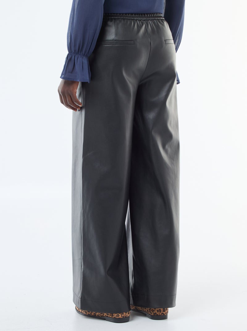 Calças largas em imitação de pele lisa Preto - Kiabi