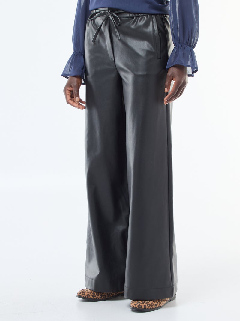 Calças largas em imitação de pele lisa Preto - Kiabi