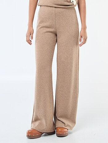 Calças wide leg em malha macia