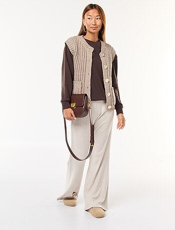 Calças largas em material canelado