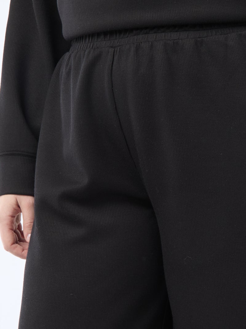 Calças largas em material stretch canelado Preto - Kiabi