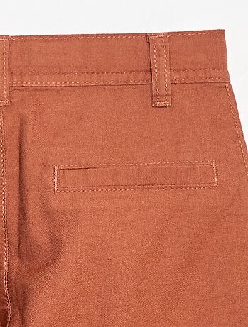 Calças leves com efeito linho em oxford